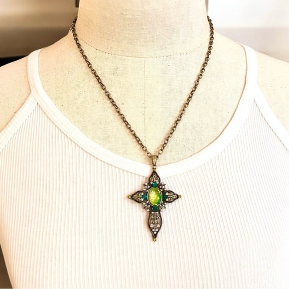 Elegant Green, Gold, and Bronze toned Cross Pendant Necklace - Picture 15 of 16